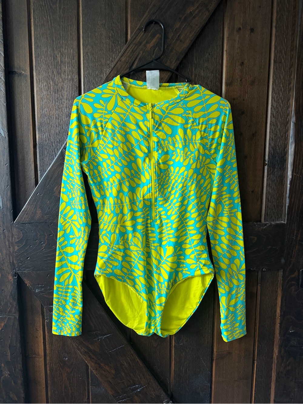 Trina Turk NWT Long Sleeve Zip Front One Piece Rash Guard Swimsuit Medium